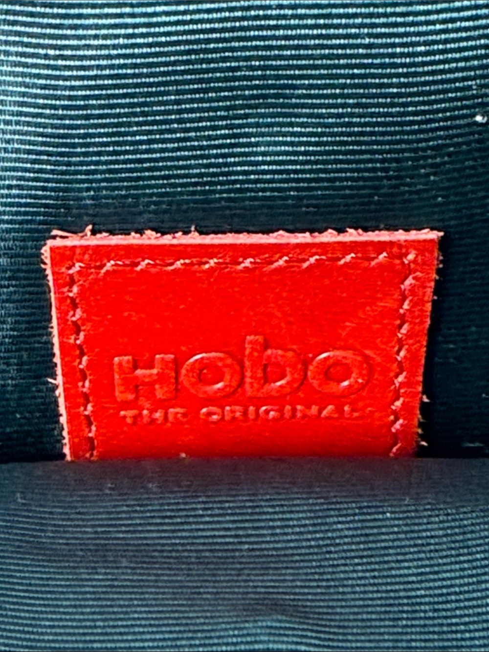 HOBO International The Original Metallic Silver Leather Kiss Lock Clutch Wallet - Picture 4 of 13